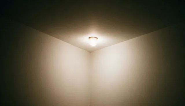 日常保洁服务中风险控制的两种做法对比
